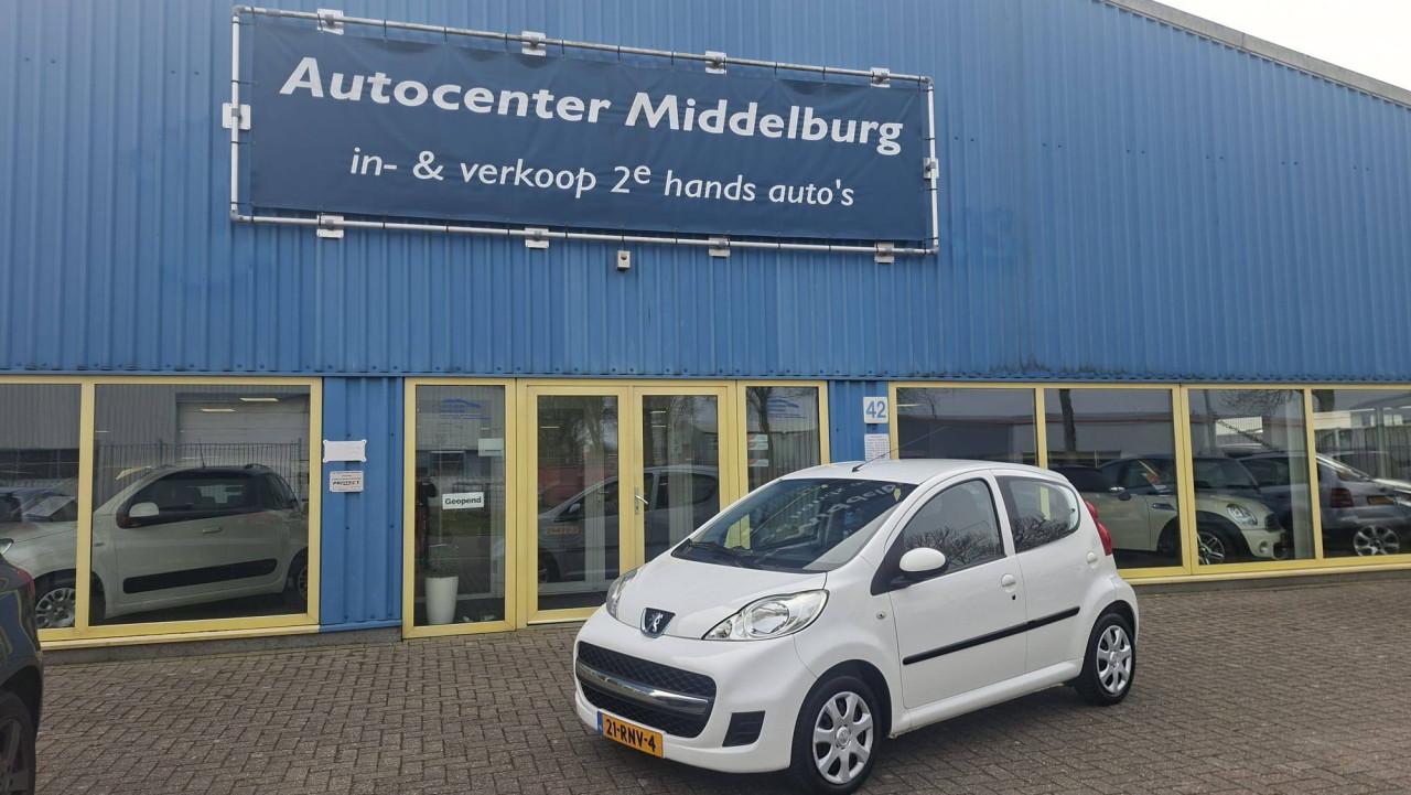 Peugeot 107  1.0 12v XS 5deurs bj:2011 airco apk 2027 i.z.g.st