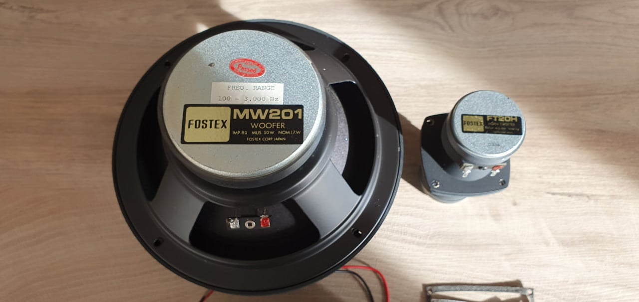 1 Paartje luidsprekers Fostex woofers in mooie staat.