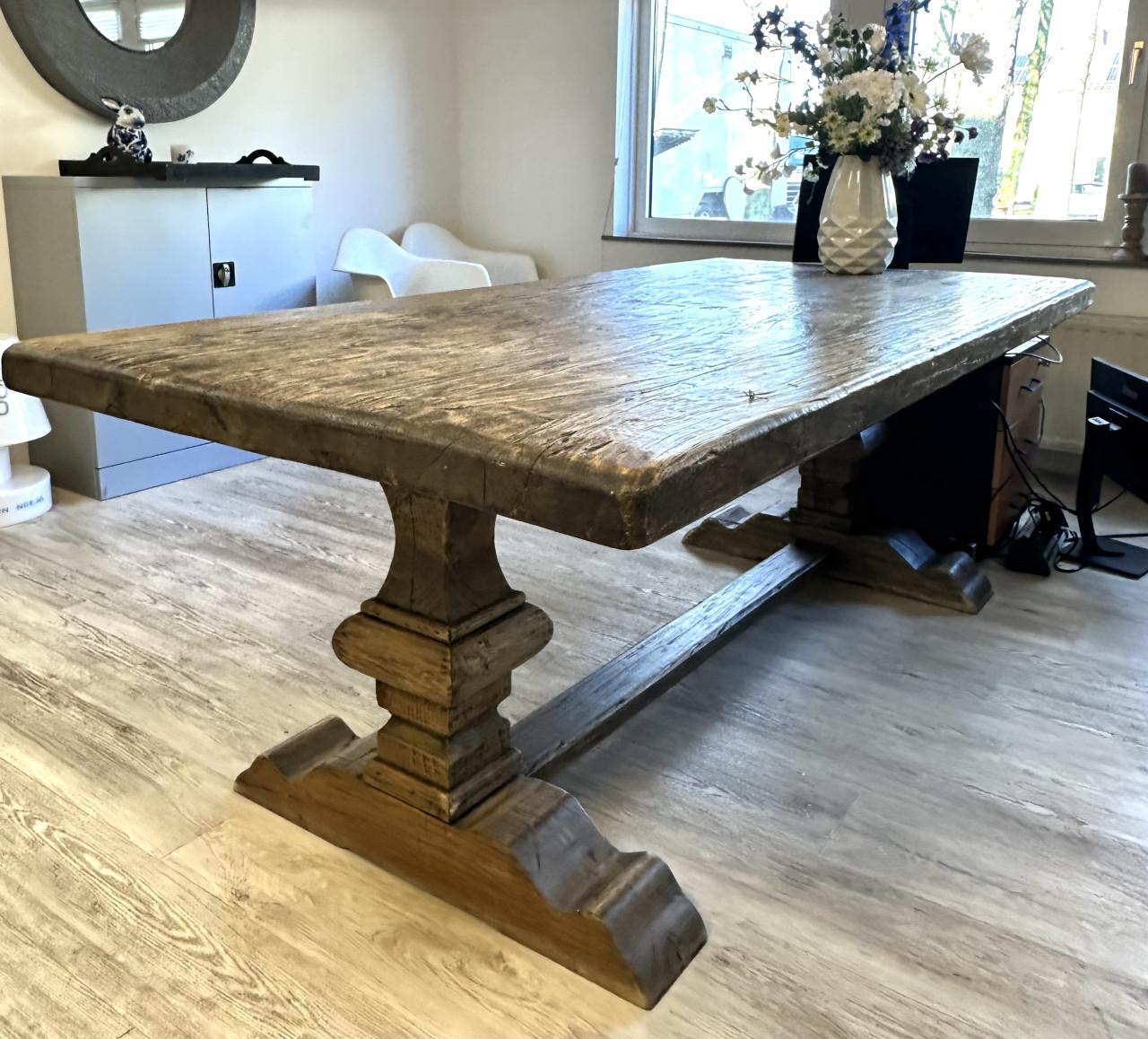 Massief houten kloostertafel