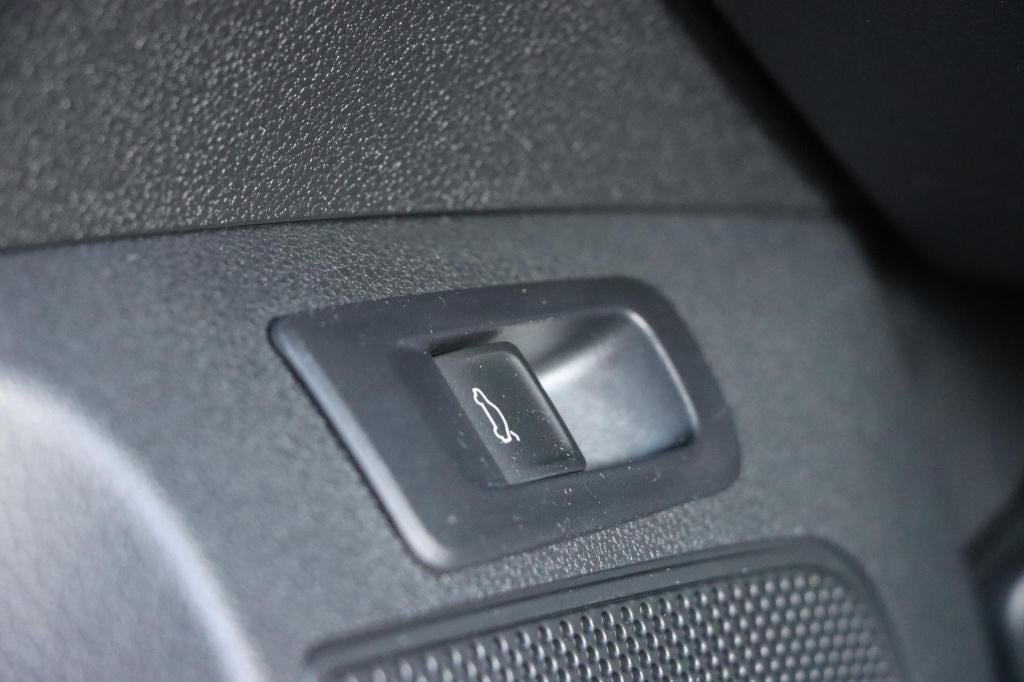 Skoda Karoq 1.5 tsi sportline business 150pk dsg7