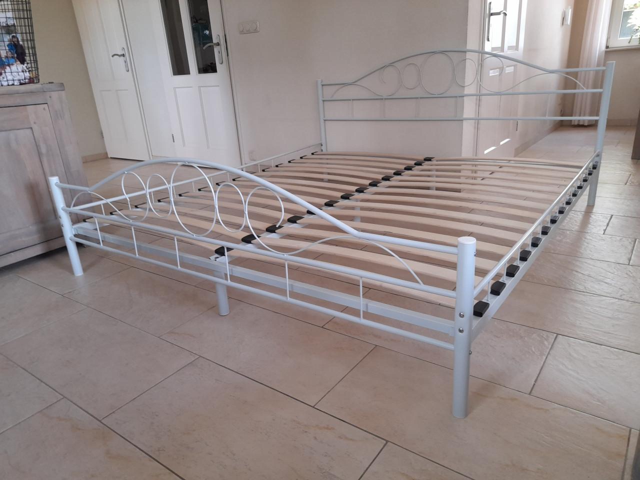 2 persoons bed 180 x 200 (in goede staat)