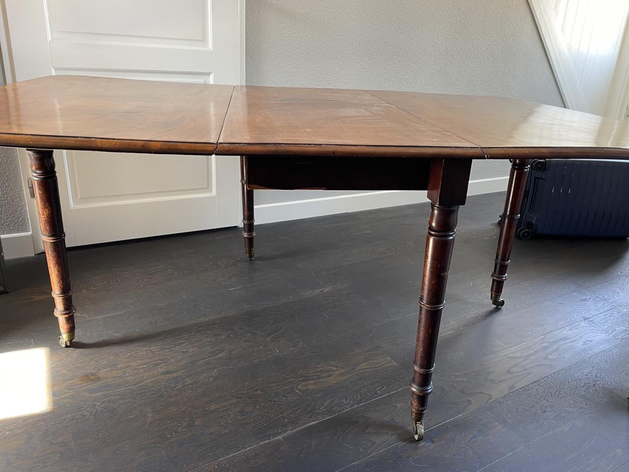 Eettafel mahoniehout