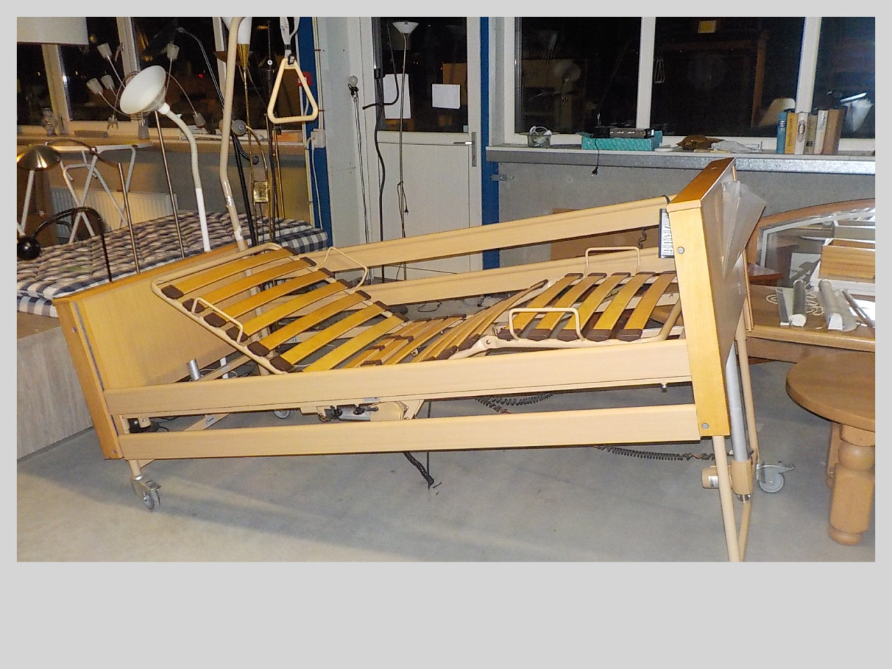 Elektrisch hoog/laag ledikant met papegaai op wielen 90 x 200 cm