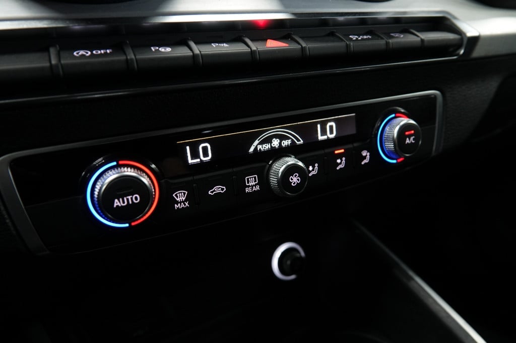 Audi Q2 30 tfsi sport | acc | led | pdc | parkassist |