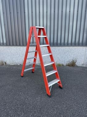 Trap 7 treden dubbel oploopbaar kunststof NIEUW