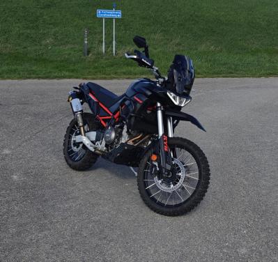 2024 Aprilia Tuareg 660 Artreides Black met veel extra's