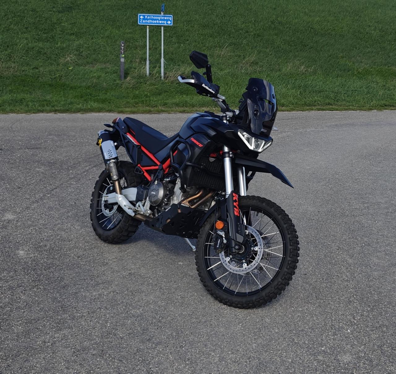 2024 Aprilia Tuareg 660 Artreides Black met veel extra's