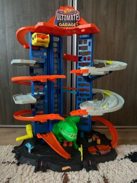 Hot wheels garage