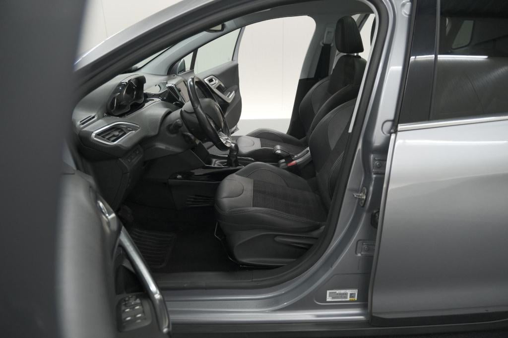 Peugeot 2008 puretech 110 allure | panoramadak | apple carplay | navigatie 