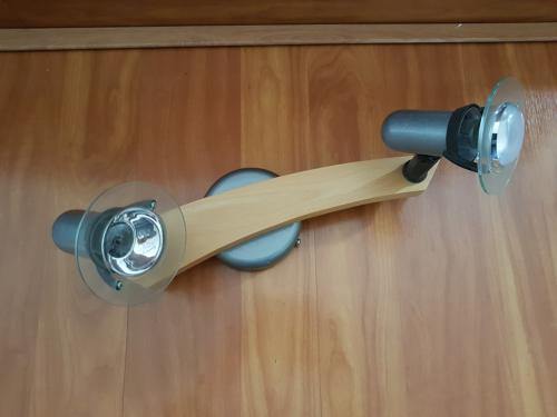 Plafondlamp met 2 spotjes.
