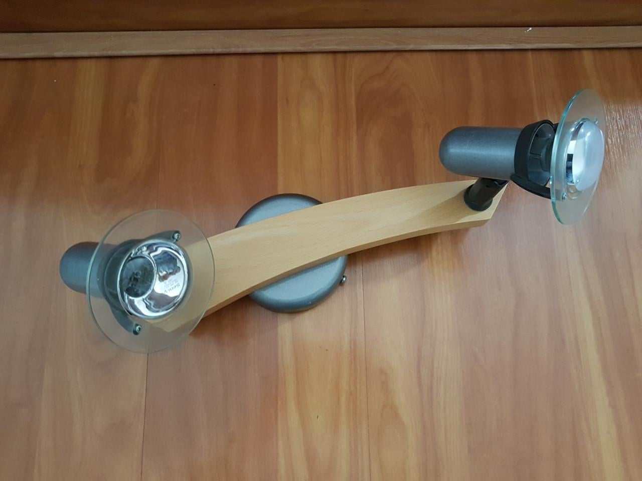 Plafondlamp met 2 spotjes.