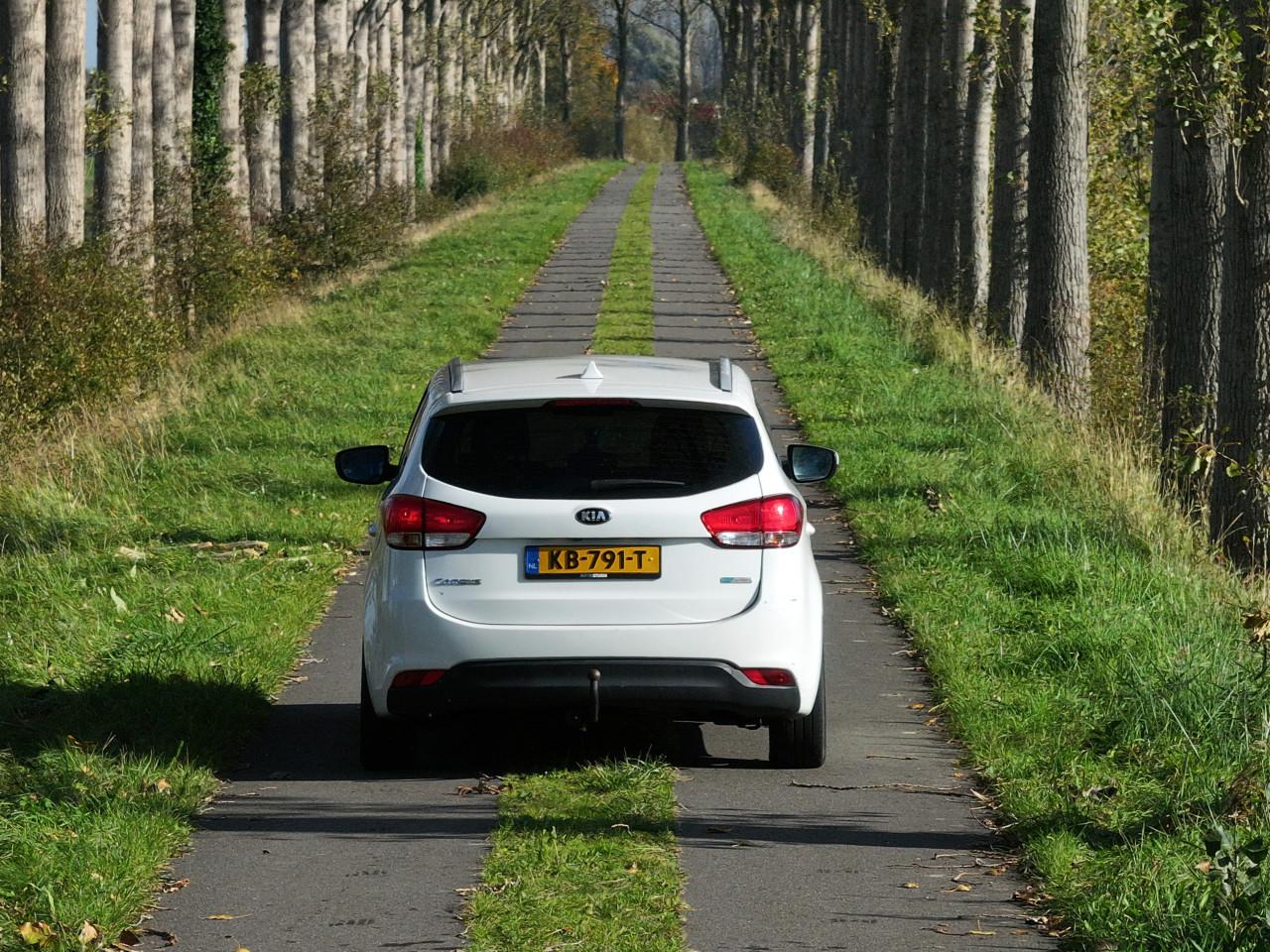 Prachtige & Sportieve Kia Carens (2016) – Nederlands – 7-Persoons Reisauto!