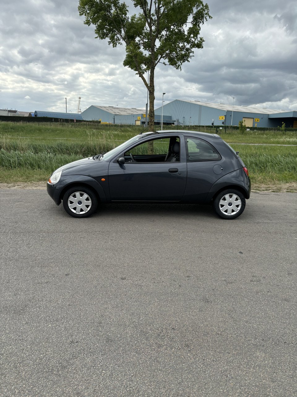 Ford ka met weinig kilometers!