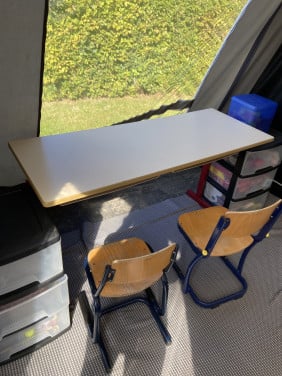 Kindermeubel ,tafel en 2 stoeltjes