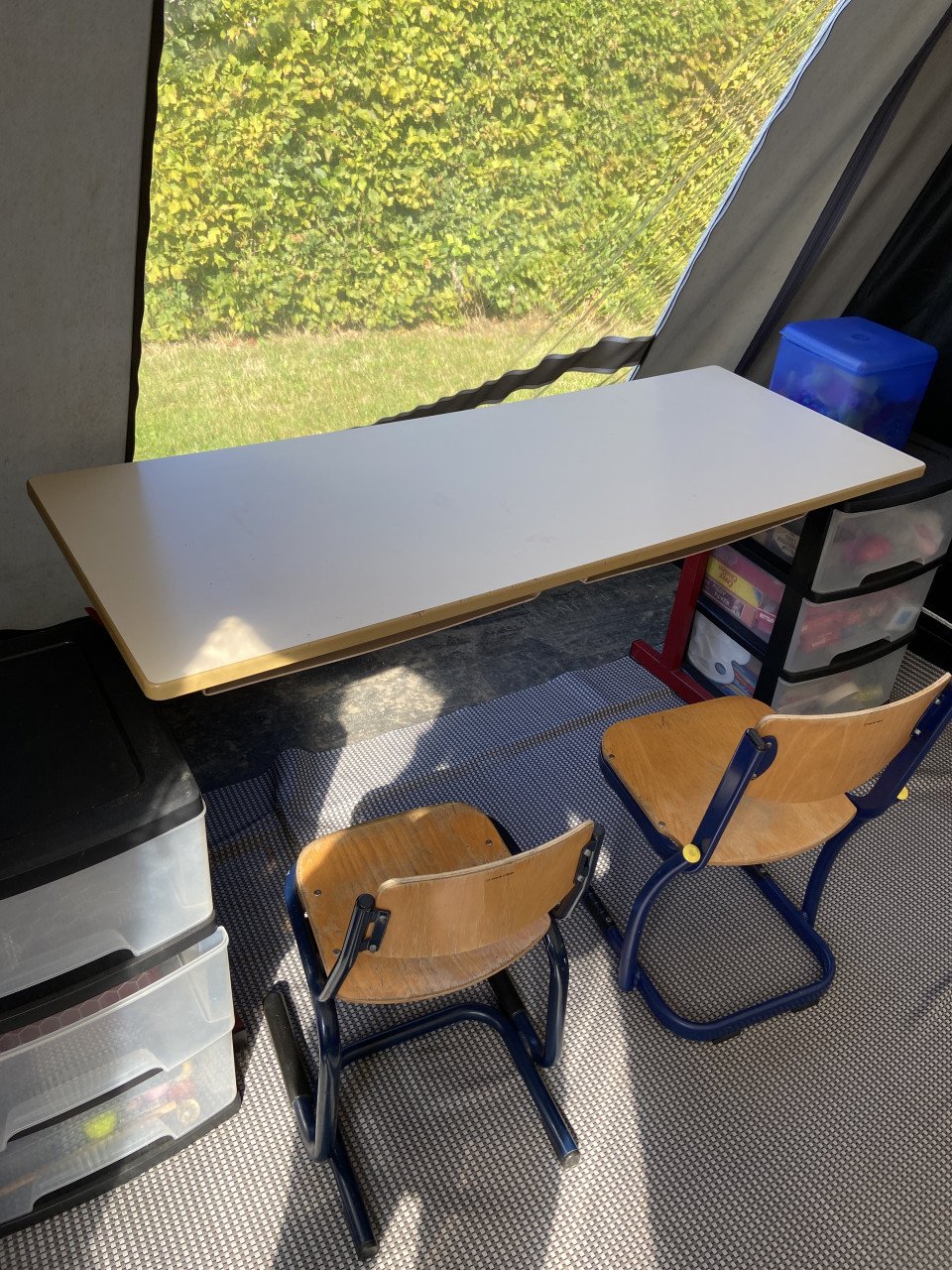 Kindermeubel ,tafel en 2 stoeltjes