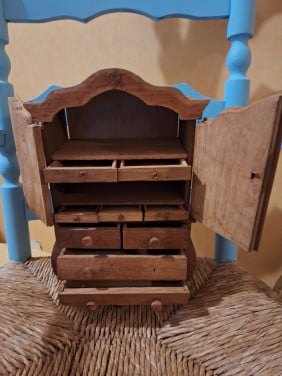 Decoratief brocante kastje