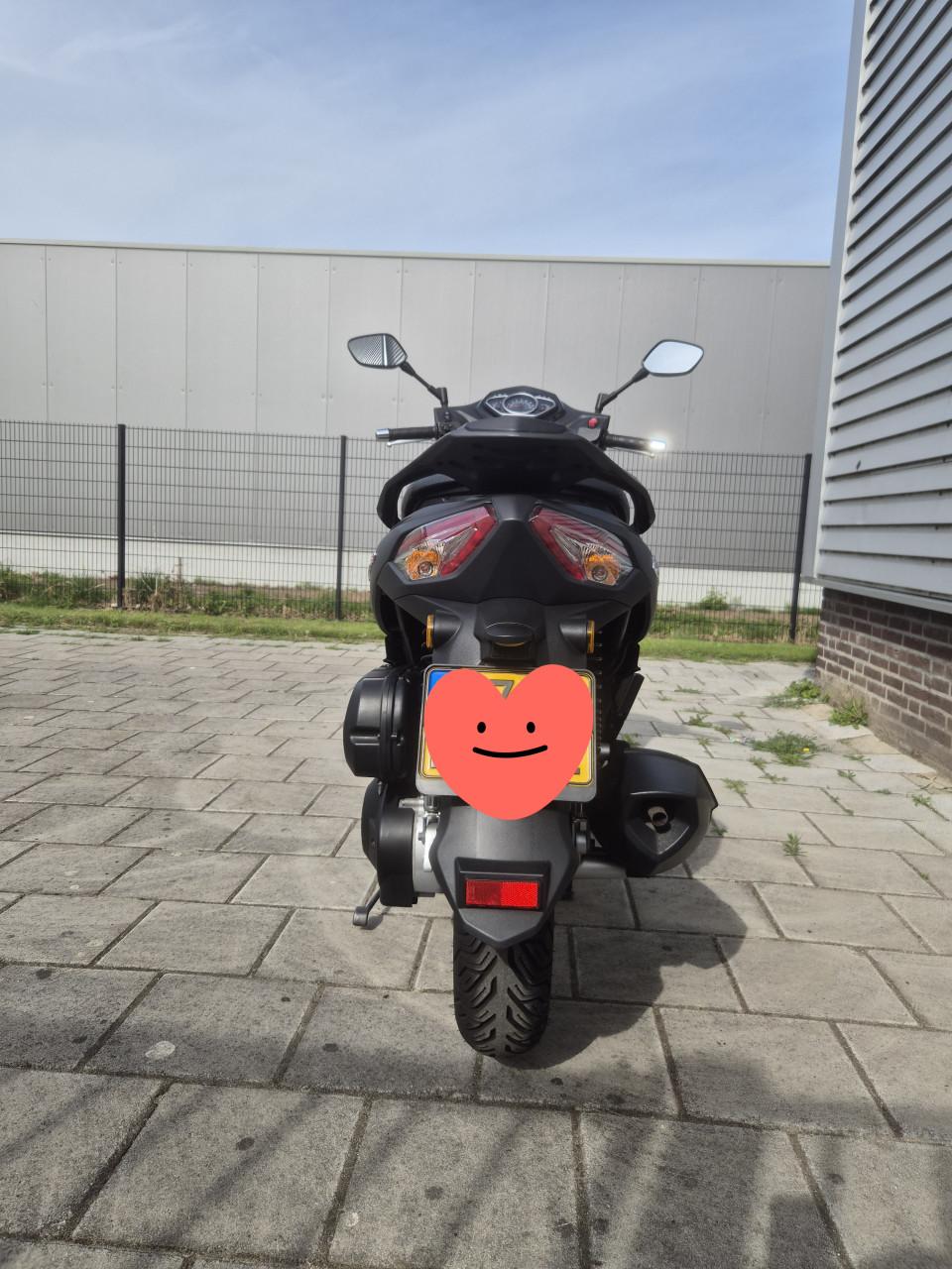 Sym HD 300 motorscooter