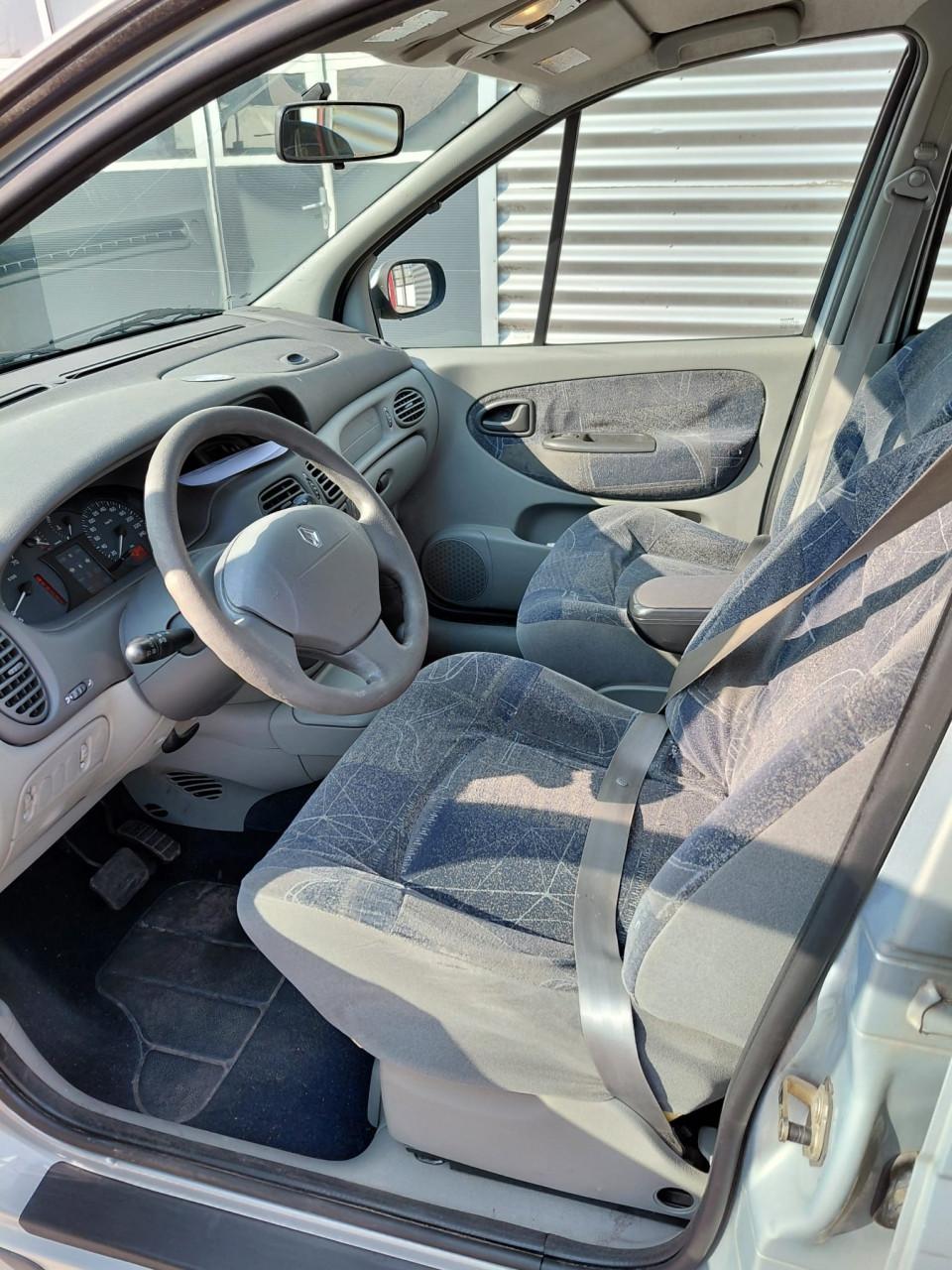 Renault megane senic automaat  bj 2001  1600 euro