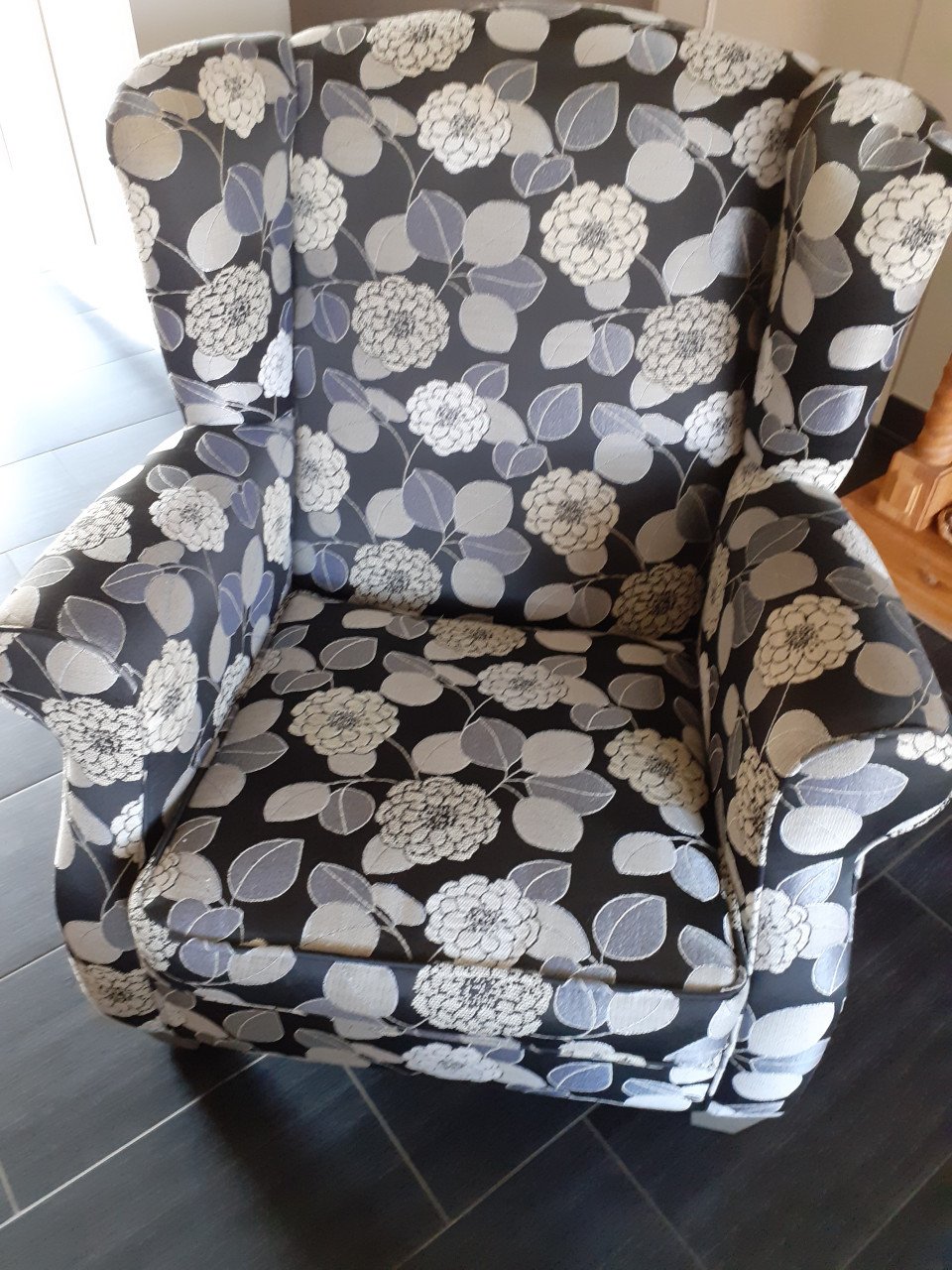 Mooie luxe fauteuil met bijpassende hocker.