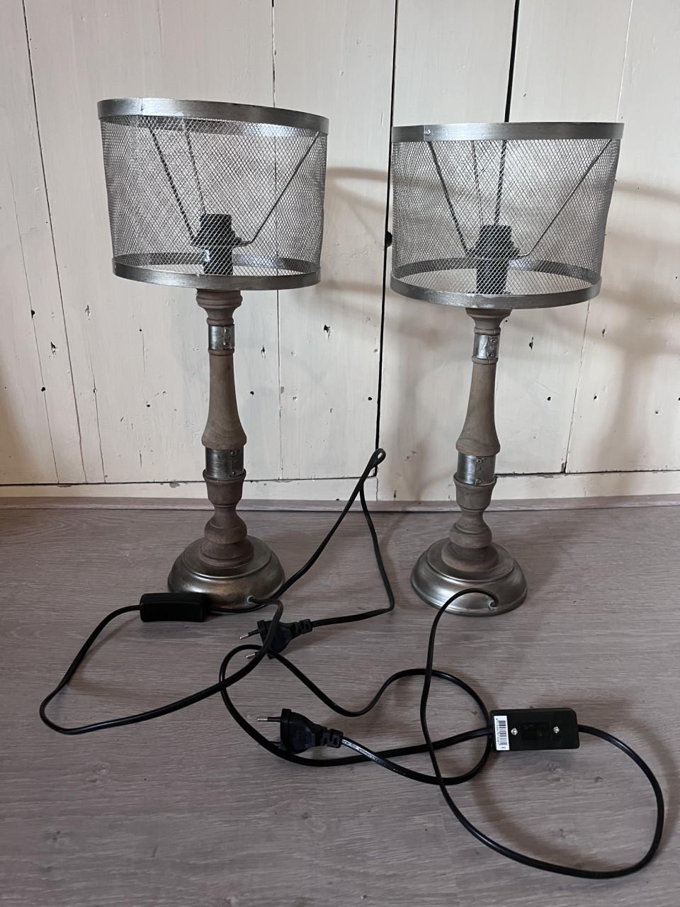 2 industriele schemerlampen