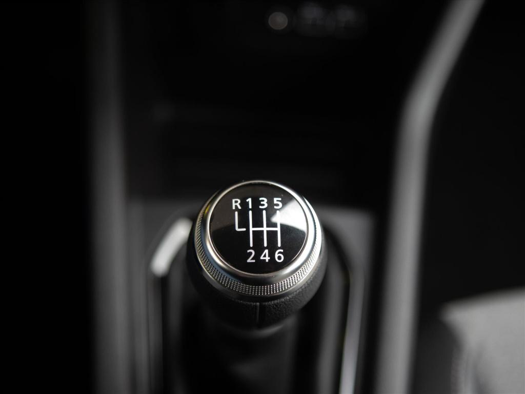 Renault Clio 1.0 tce 90 gpf evolution | parkeer sensoren | airco | aple car