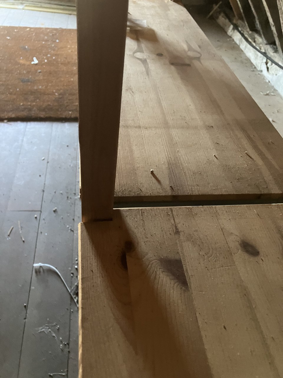 Magazijnstelling of stellingkast van hout