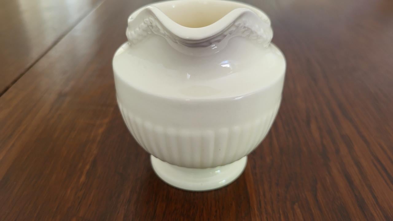 Wedgwood Edme melkkannetje h 10 cm