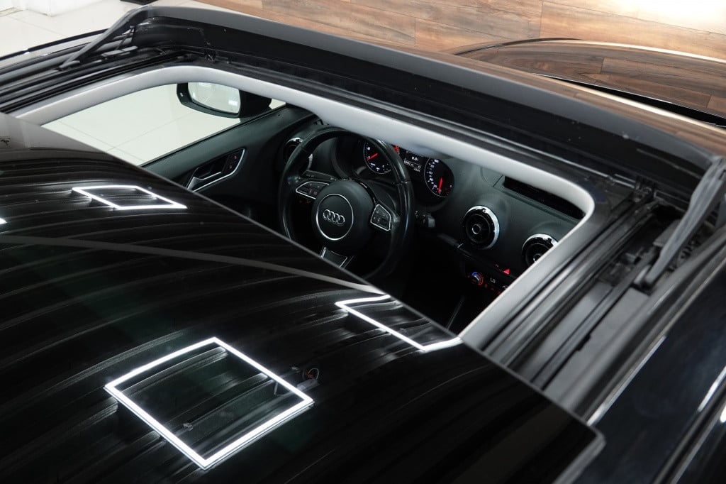 Audi A3 limousine 1.8 tfsi | panorama | leder | camera | pdc |