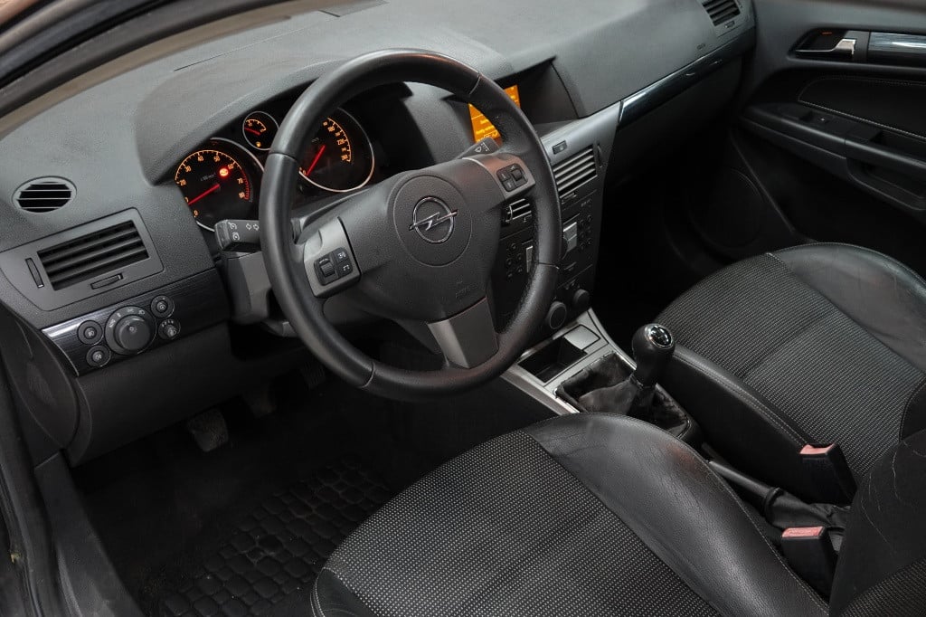 Opel Astra gtc 1.6 sport | cruise |