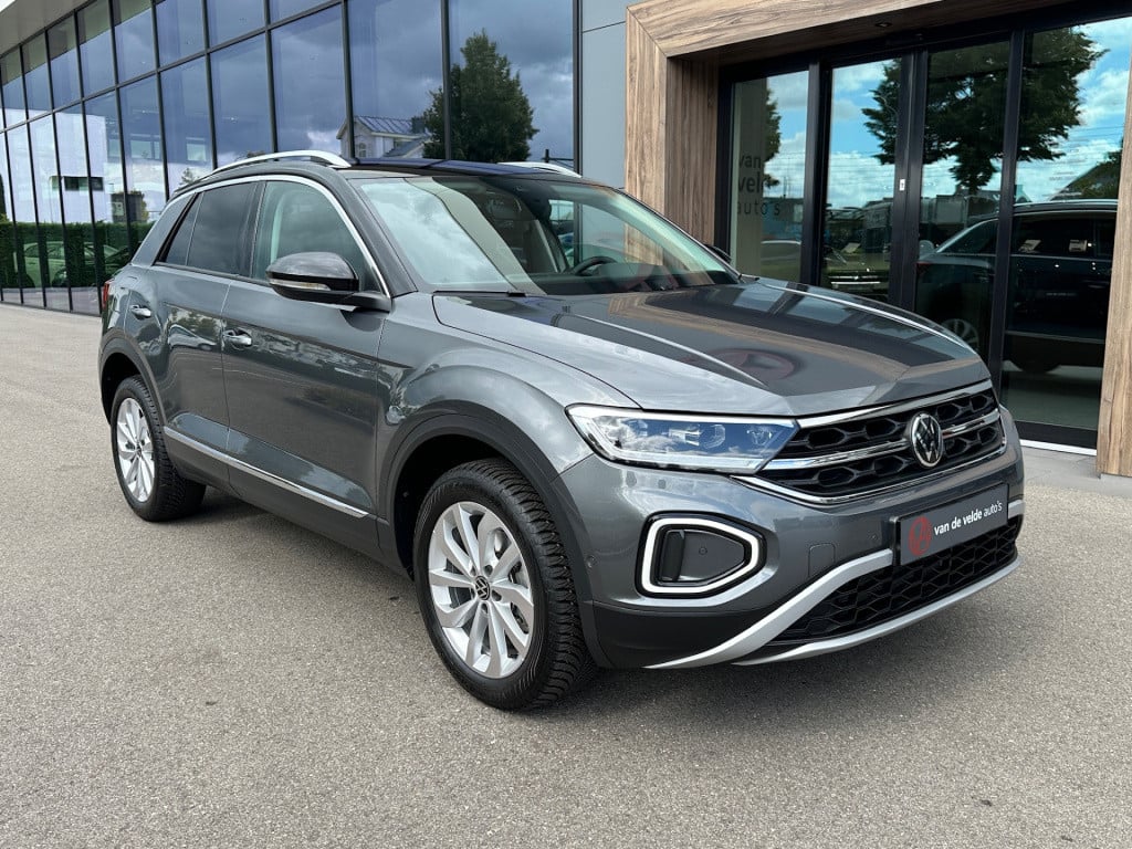 Volkswagen T-roc 1.5 tsi 150pk dsg style | trekhaak | navi | iq light | ada