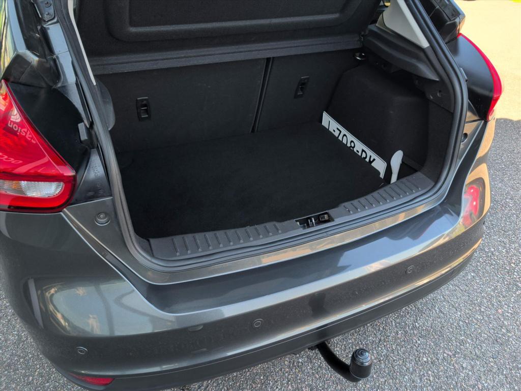 Ford Focus 1.0 ecoboost 5-deurs titanium | carplay | trekhaak | nwe distrib