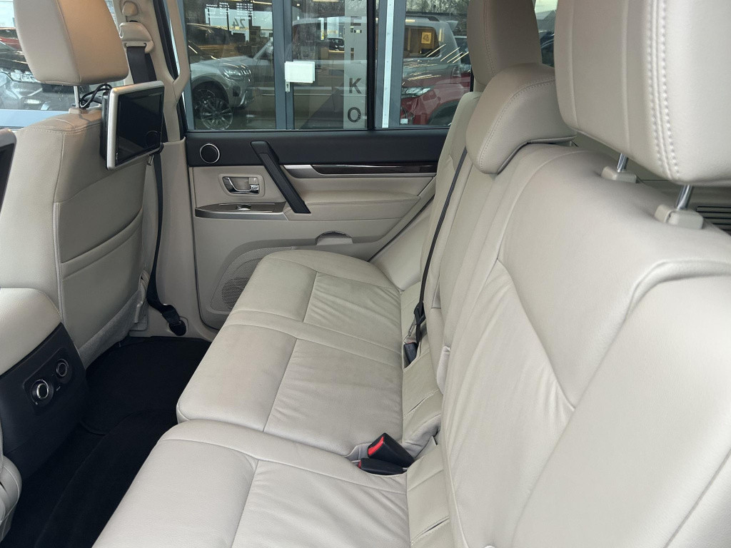 Mitsubishi Pajero 3.8 gls instyle mitsubishi pajero 3.8 di instyle