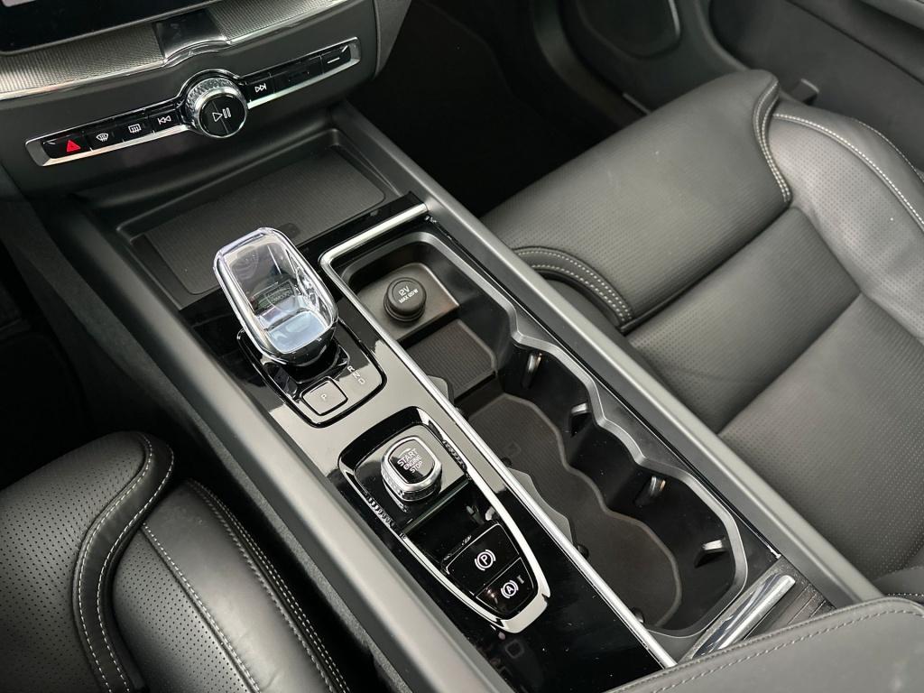 Volvo XC60 t6 398pk recharge ultra black edition | b&w | luchtvering | full