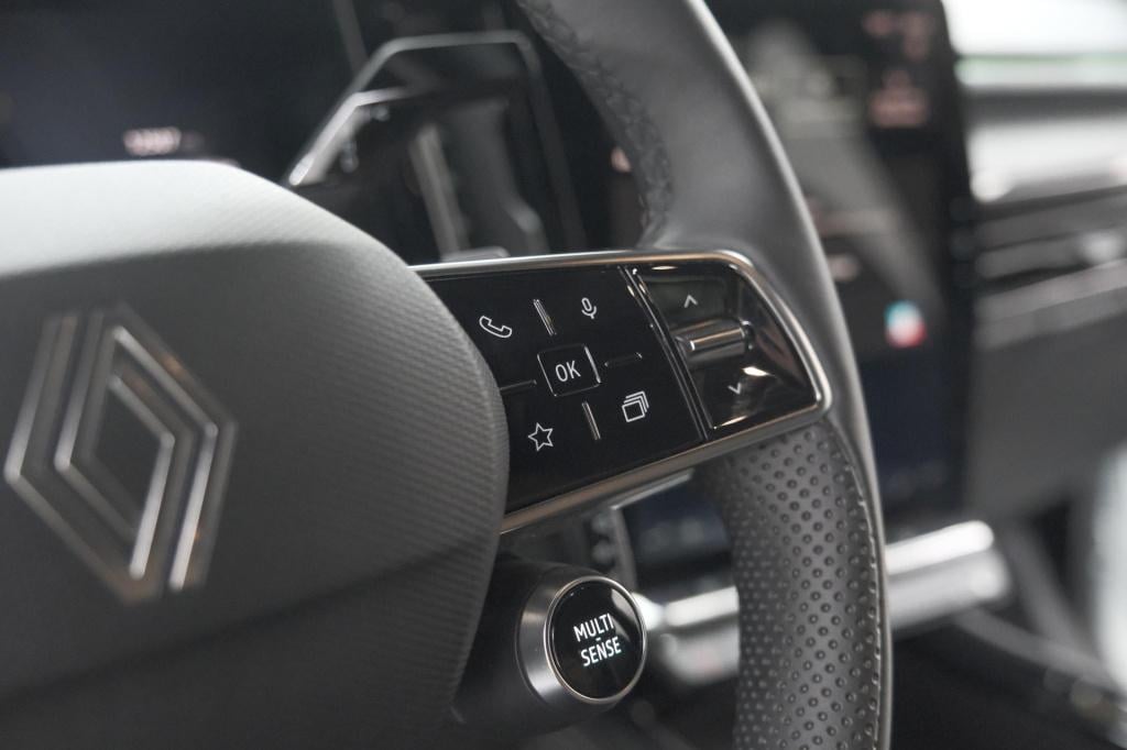 Renault Austral 1.2 e-tech full hybrid 200 techno | 360 camera | panoramada