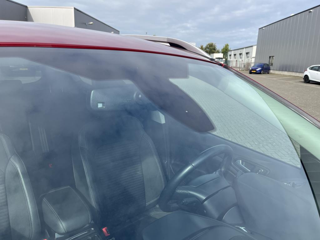 Ford Kuga 1.5 ecoboost titanium 2000 kg  trekgewicht