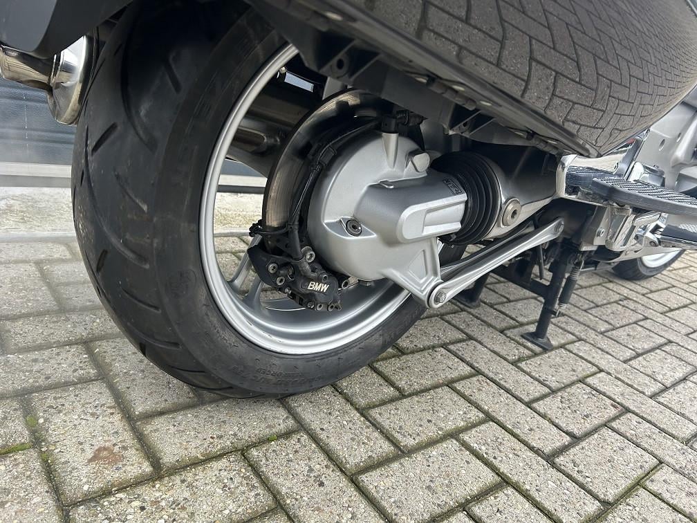 Als nieuw zijnde BMW K1200LT uit 2005 met slecht 23164km!! €5750,-