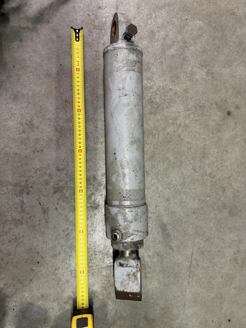 Hydrauliekcilinder en ventielblok voor houtklover