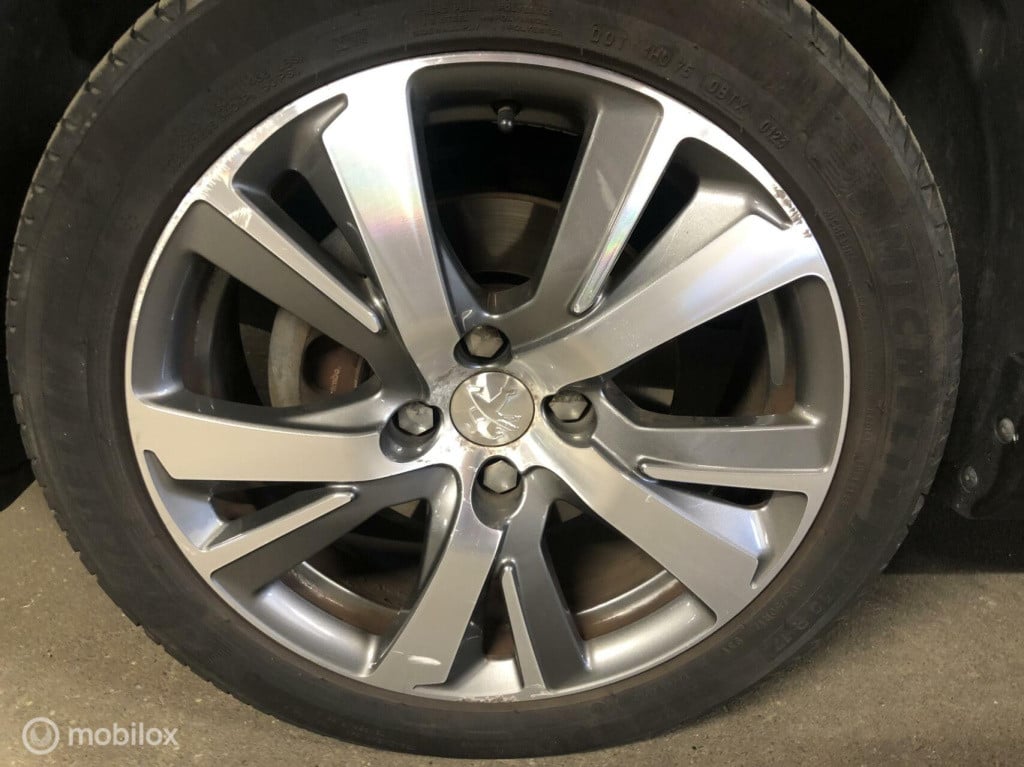 Peugeot 2008 1.2 puretech allure