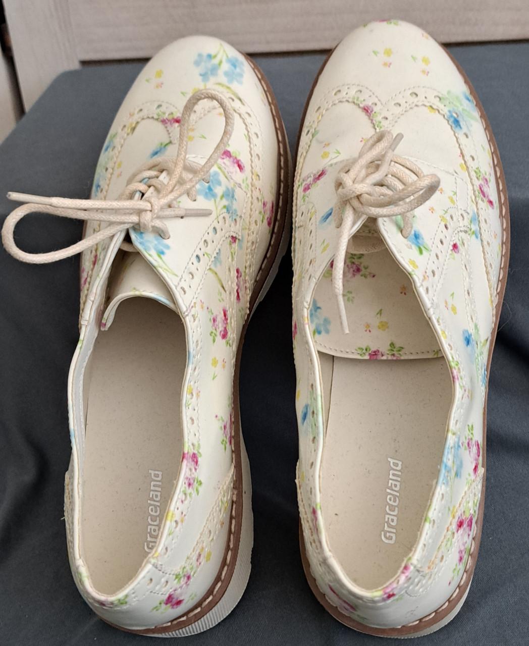 Diverse nieuwe damesschoenen mt. 40/41