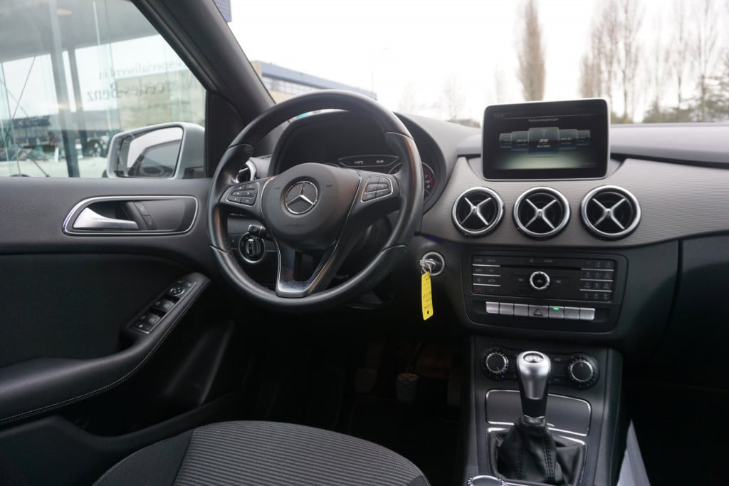 Mercedes-Benz B-Klasse 180 ambition style l facelift uitvoering l xenon l p