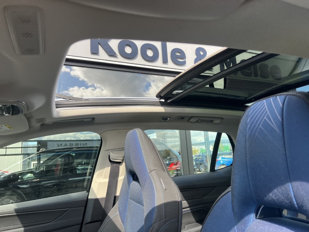 Lynk & Co 01 1.5td 142pk hev , panodak , navigatie , car play