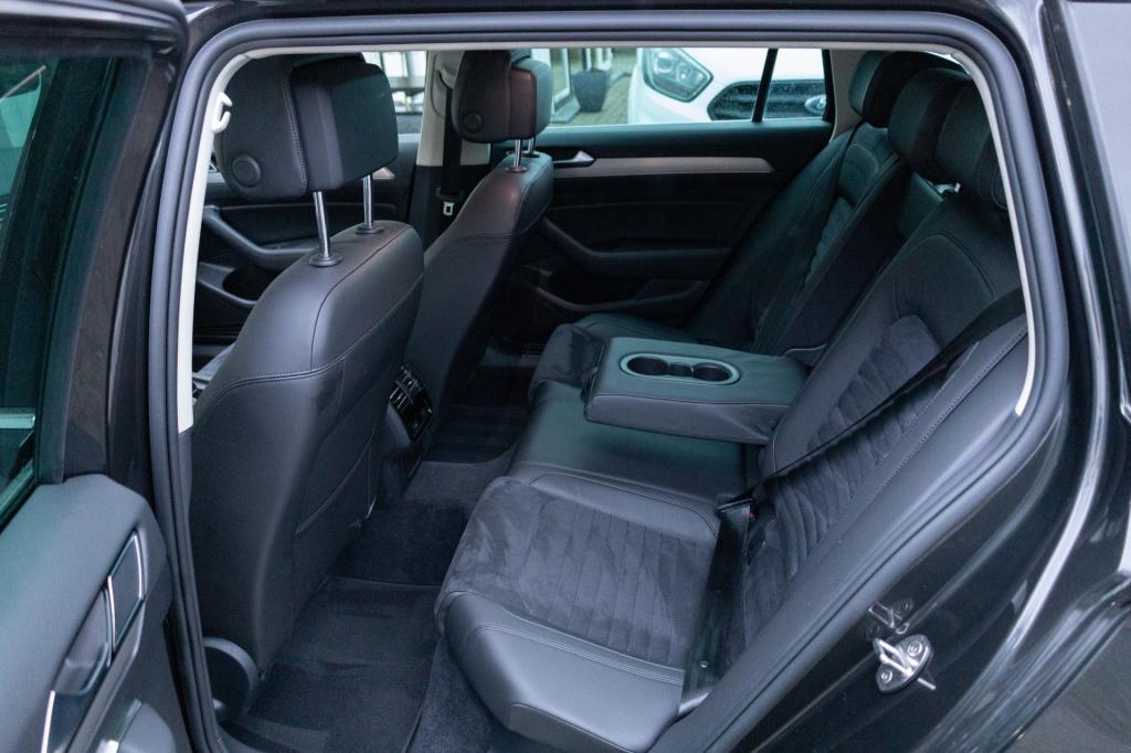 Volkswagen Passat variant 1.8 tsi highline 180 pk nav i trekhaak i acc i ap