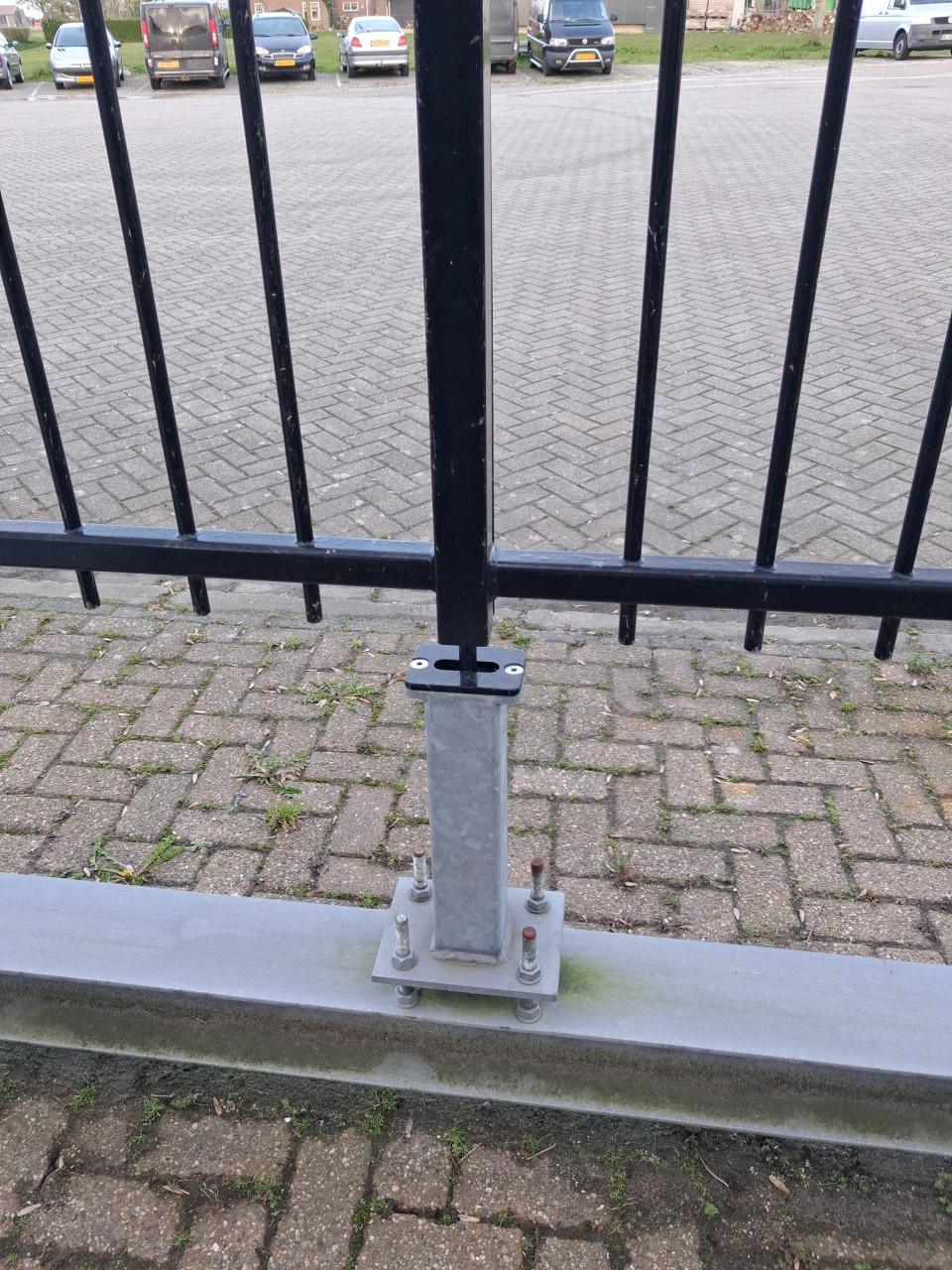 Smeedijzeren poort te koop