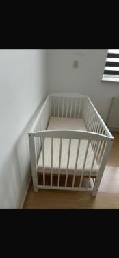 Mooie ledikant met matras