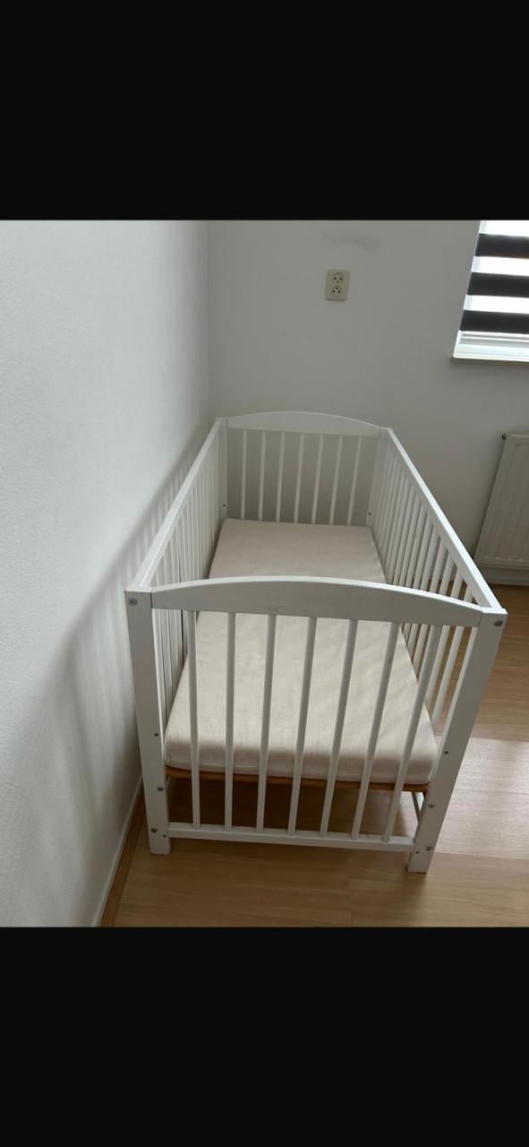 Mooie ledikant met matras