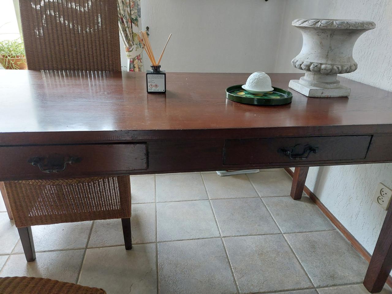 Houten eettafel koloniale stijl