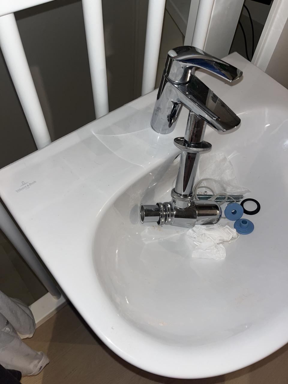 Wastafel Villeroy & Boch met design mengkraan