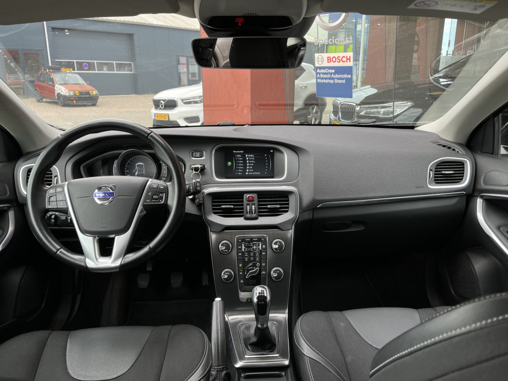 Volvo V40 2.0 t3 momentum | cruise | lmv 17'' | navi