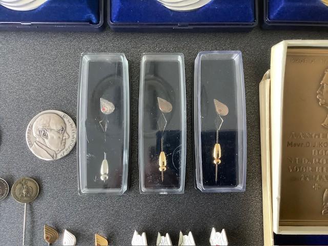 Collectie penningen etc. Het Nederlandsche Rode Kruis.