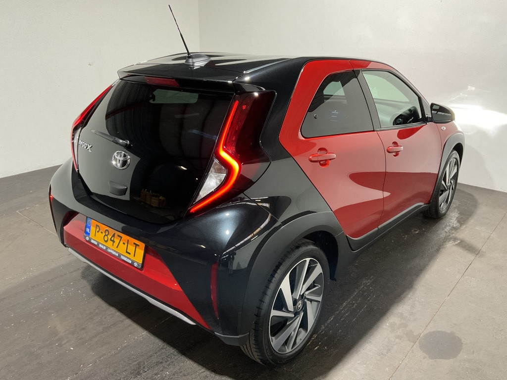 Toyota Aygo x 1.0 vvt-i mt envy | clima | navi | jbl | camera